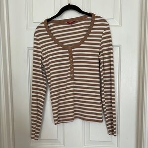 Guess Cream and White Ribbed Buttoned Sweater